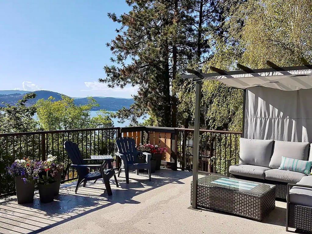 Our Okanagan vacation rentals feature stunning lake view